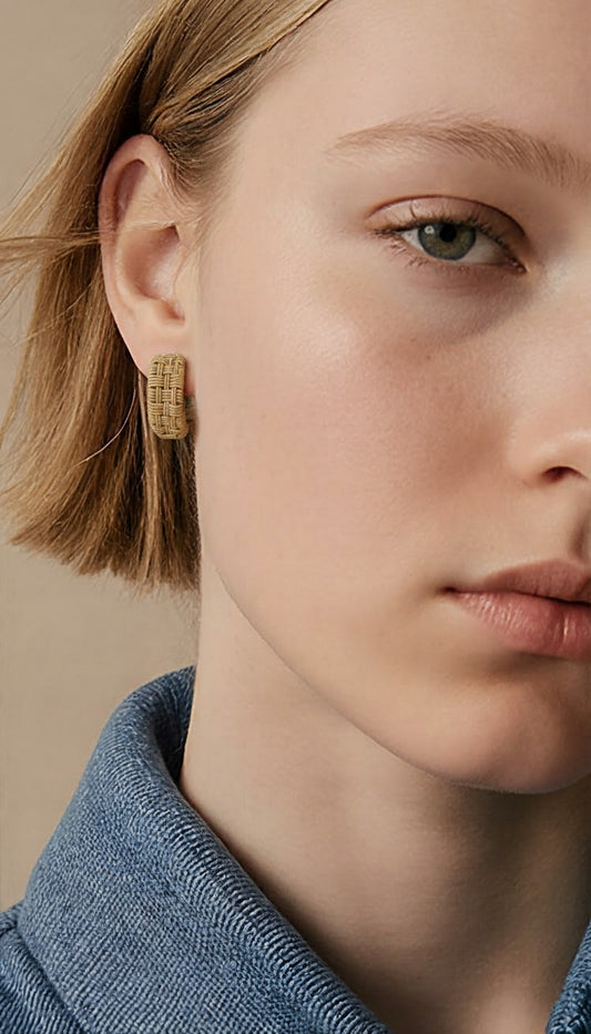 The Braided Raffia-Texture Hoop Earrings in Warm Gold